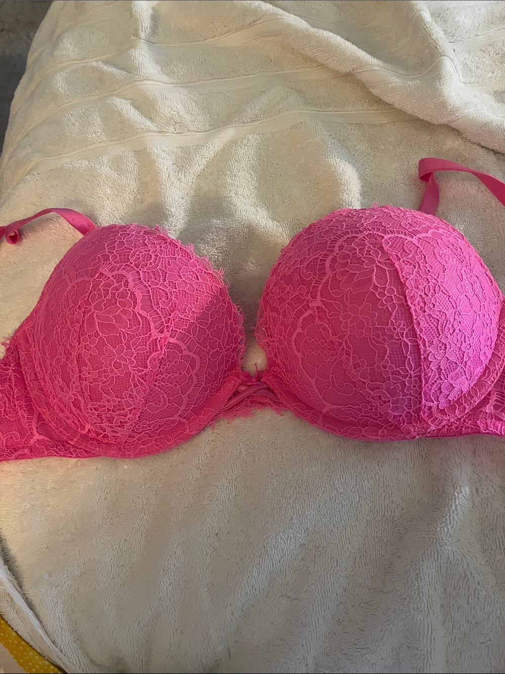 Victoria's Secret Dream Angels Hot Pink Lace Push-Up Bra